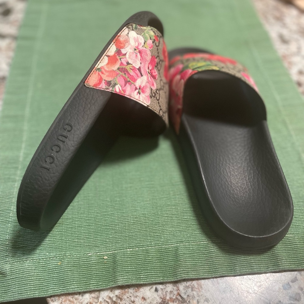 Gucci Bloom slides size 39